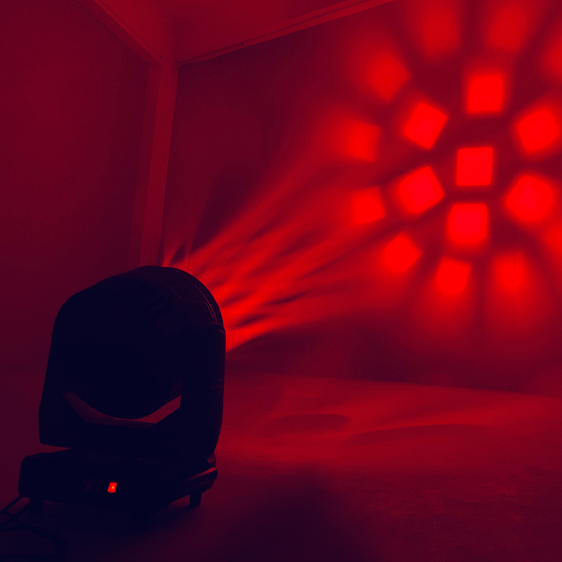 高亮度派对表演 19*60W Led 变焦染色蜂眼摇头 Dmx DJ 灯光 Rgbw 信息旋转染色舞台灯