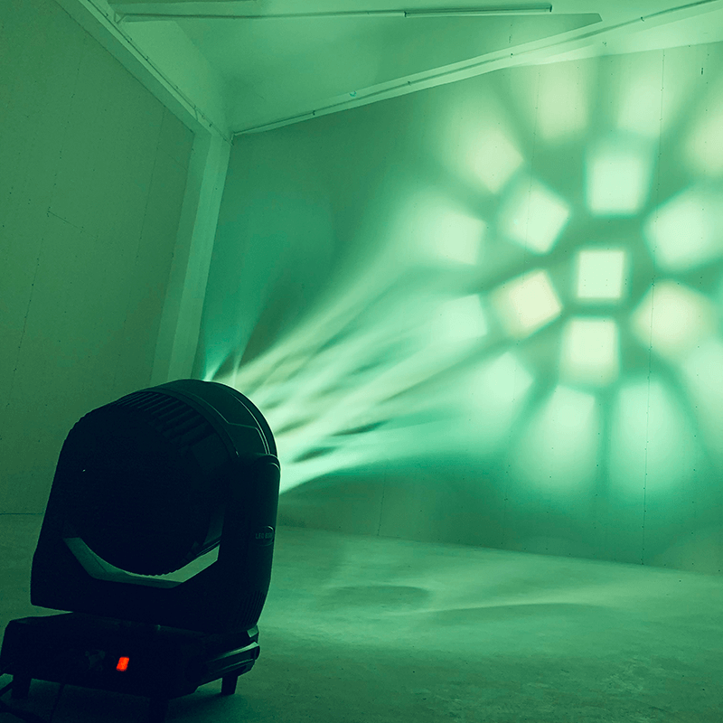 高亮度派对表演 19*60W Led 变焦染色蜂眼摇头 Dmx DJ 灯光 Rgbw 信息旋转染色舞台灯