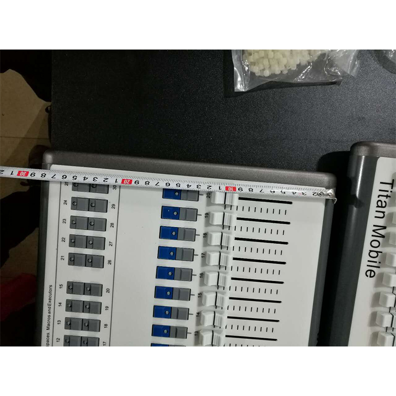 高品质I5 I7泰坦之翼石英舞台灯光迪斯科控制器灯光控制器舞台产品