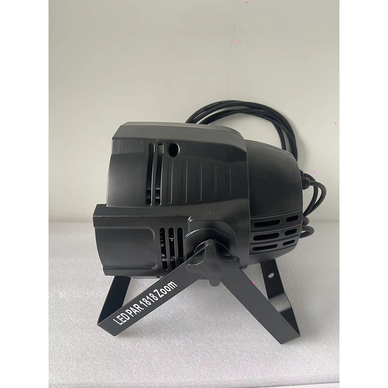 工厂批发价 18*10W 全彩 4 合 1 6 合 1 调焦帕灯 RGBWY+UV 变焦染色灯舞台 LED 效果灯