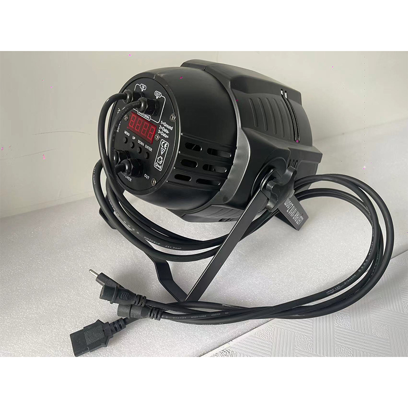 工厂批发价 18*10W 全彩 4 合 1 6 合 1 调焦帕灯 RGBWY+UV 变焦染色灯舞台 LED 效果灯