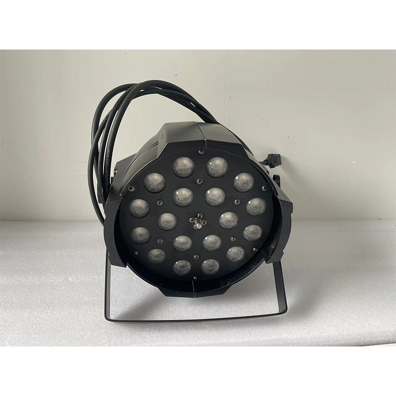 工厂批发价 18*10W 全彩 4 合 1 6 合 1 调焦帕灯 RGBWY+UV 变焦染色灯舞台 LED 效果灯